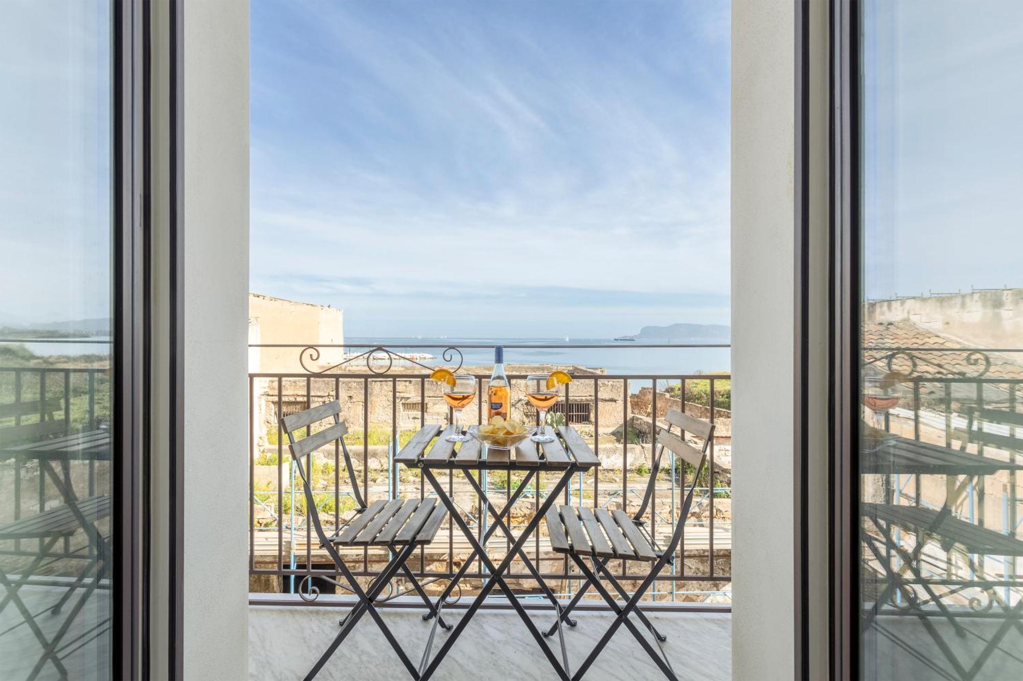 Erasmo Luxury Vista Mare Apartment *